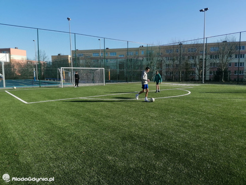 SP 44 - Klasa sportowa 8 c korzysta z długo wyczekiwanego obiektu sportowego