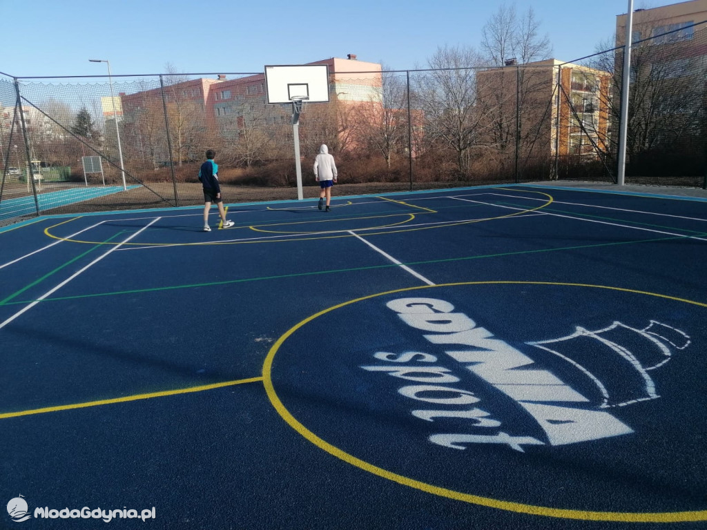 SP 44 - Klasa sportowa 8 c korzysta z długo wyczekiwanego obiektu sportowego