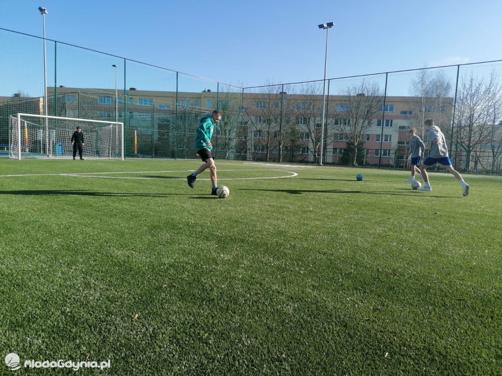 SP 44 - Klasa sportowa 8 c korzysta z długo wyczekiwanego obiektu sportowego