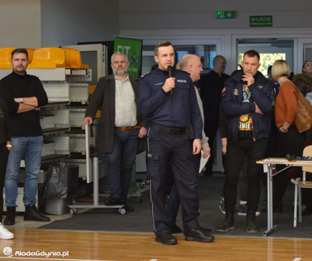 Policjanci zagrali w meczach piłki nożnej podczas turnieju charytatywnego dla koleżanki z gdyńskiej komendy