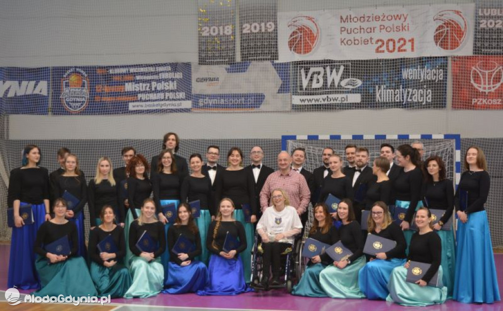 Policjanci zagrali w meczach piłki nożnej podczas turnieju charytatywnego dla koleżanki z gdyńskiej komendy