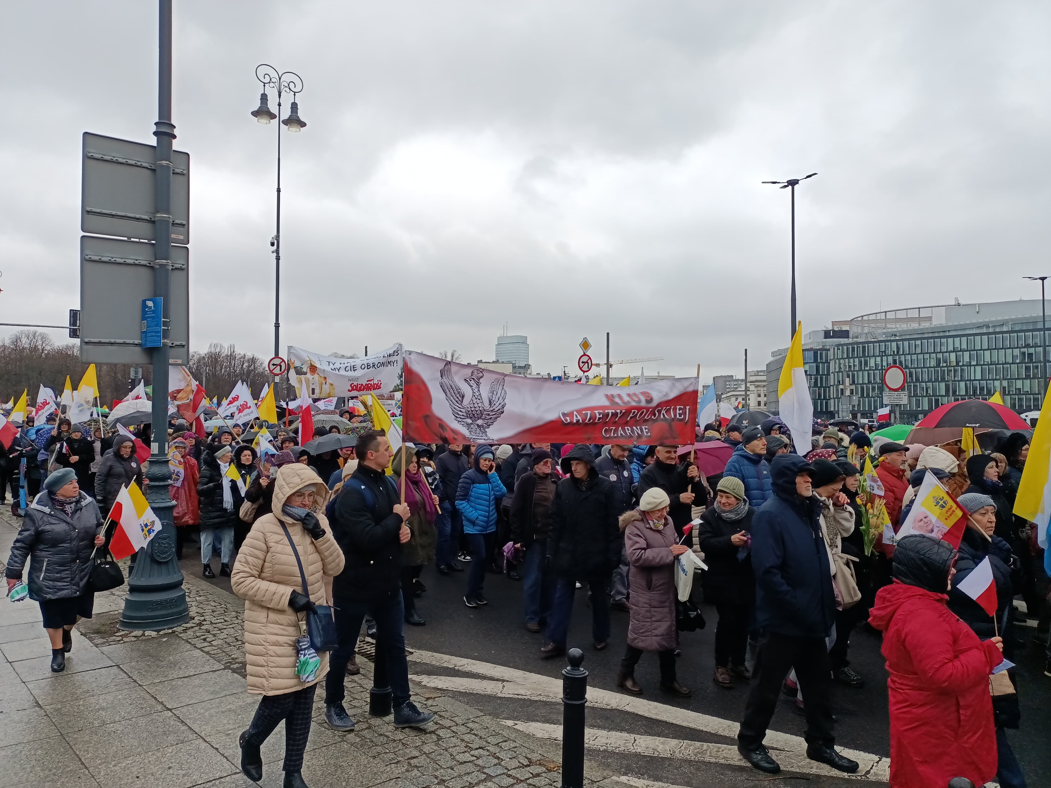 Marsz Papieski - 2 kwietnia 2023 Warszawa - Klub Gazety Polskiej Czarne
