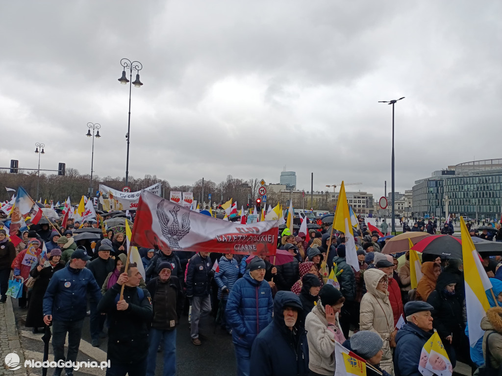 Marsz Papieski - 2 kwietnia 2023 Warszawa - Klub Gazety Polskiej Czarne