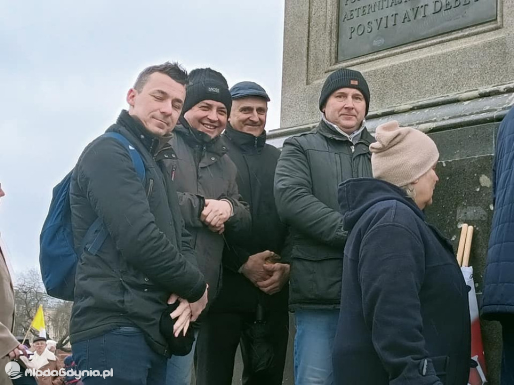 Marsz Papieski - 2 kwietnia 2023 Warszawa - Klub Gazety Polskiej Czarne