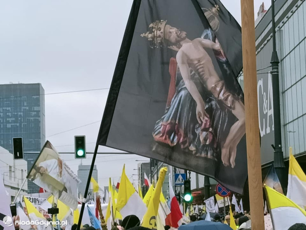 Marsz Papieski - 2 kwietnia 2023 Warszawa - Klub Gazety Polskiej Czarne