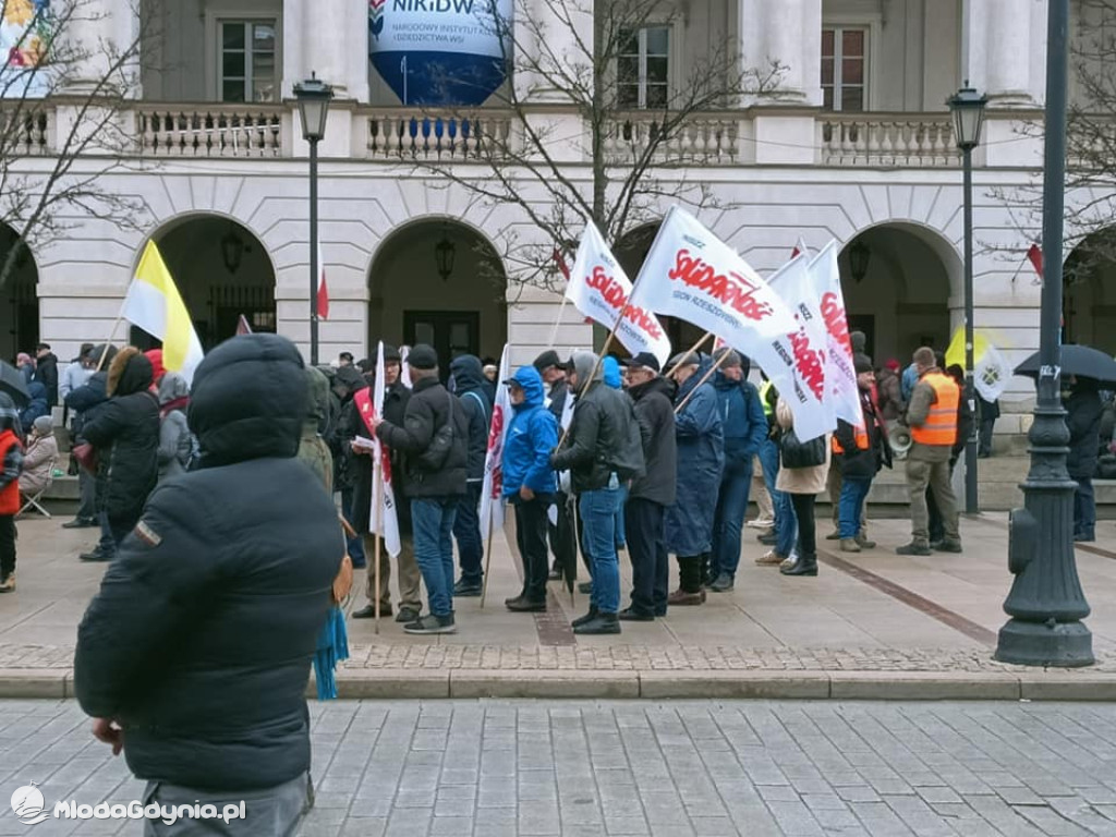 Marsz Papieski - 2 kwietnia 2023 Warszawa - Klub Gazety Polskiej Czarne