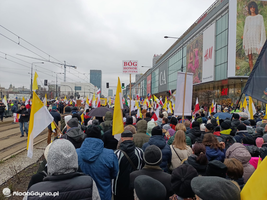 Marsz Papieski - 2 kwietnia 2023 Warszawa - Klub Gazety Polskiej Czarne