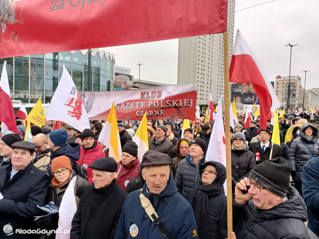 Marsz Papieski - 2 kwietnia 2023 Warszawa - Klub Gazety Polskiej Czarne