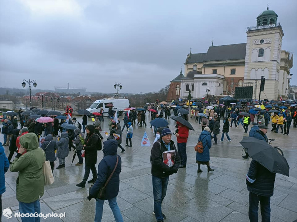 Marsz Papieski - 2 kwietnia 2023 Warszawa - Klub Gazety Polskiej Czarne