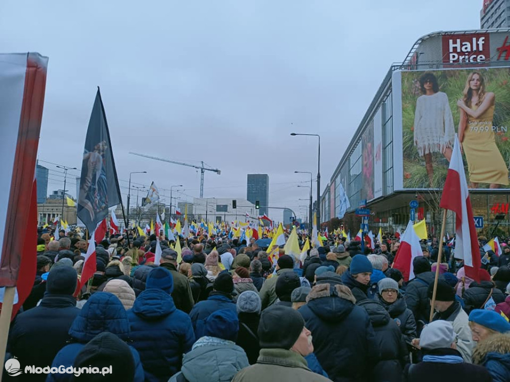 Marsz Papieski - 2 kwietnia 2023 Warszawa - Klub Gazety Polskiej Czarne