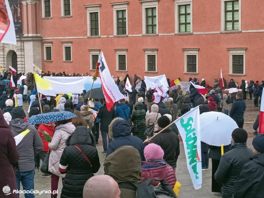 Marsz Papieski - 2 kwietnia 2023 Warszawa - Klub Gazety Polskiej Czarne
