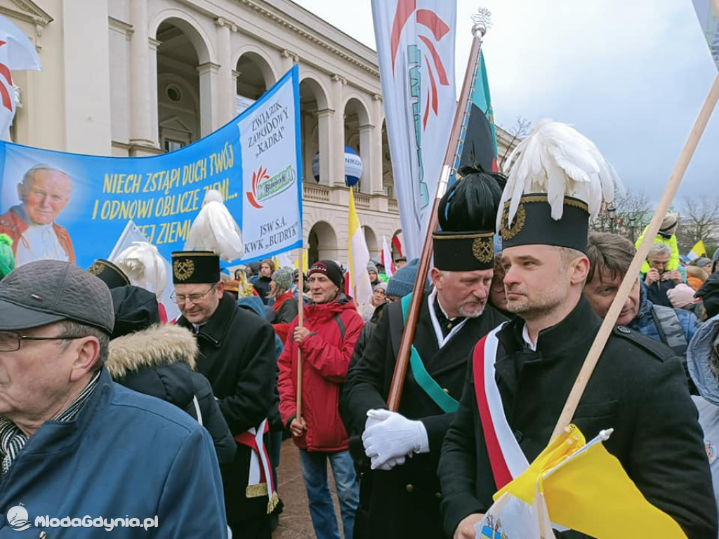 Marsz Papieski - 2 kwietnia 2023 Warszawa - Klub Gazety Polskiej Czarne
