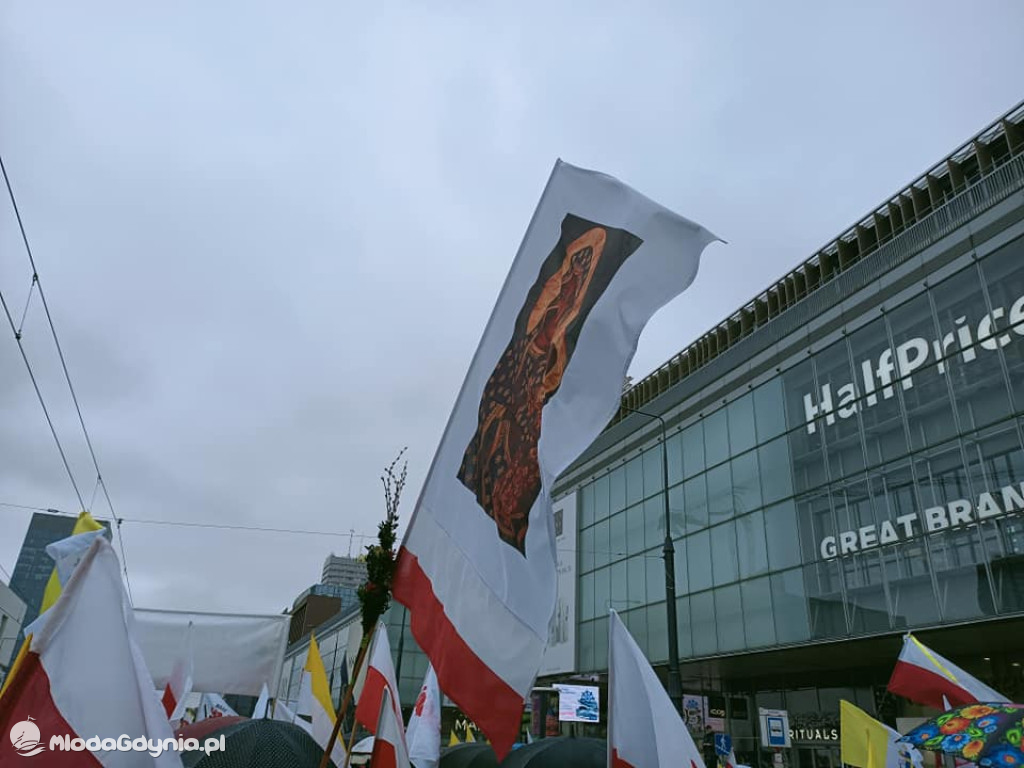 Marsz Papieski - 2 kwietnia 2023 Warszawa - Klub Gazety Polskiej Czarne