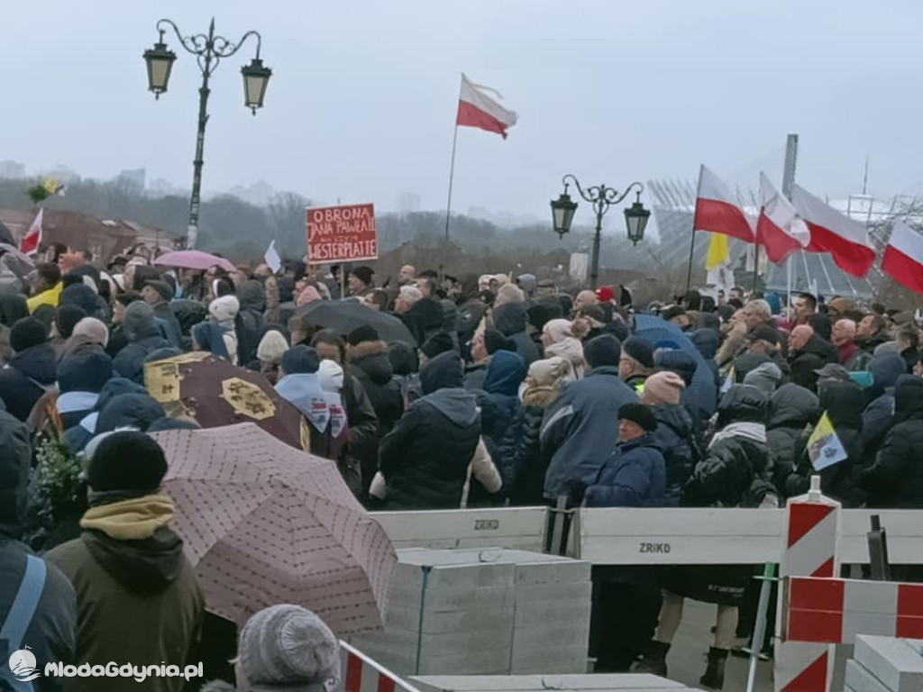 Marsz Papieski - 2 kwietnia 2023 Warszawa - Klub Gazety Polskiej Czarne