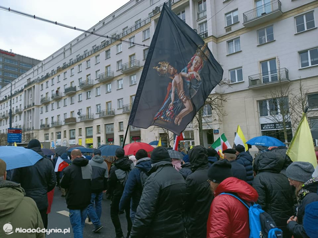 Marsz Papieski - 2 kwietnia 2023 Warszawa - Klub Gazety Polskiej Czarne