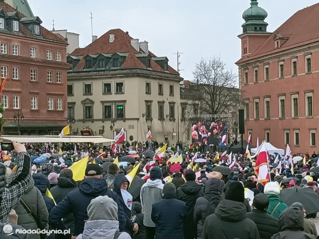 Marsz Papieski - 2 kwietnia 2023 Warszawa - Klub Gazety Polskiej Czarne