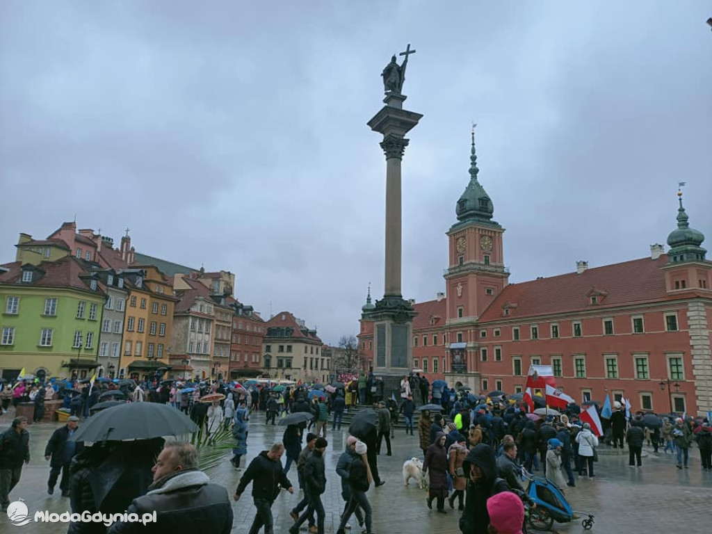 Marsz Papieski - 2 kwietnia 2023 Warszawa - Klub Gazety Polskiej Czarne