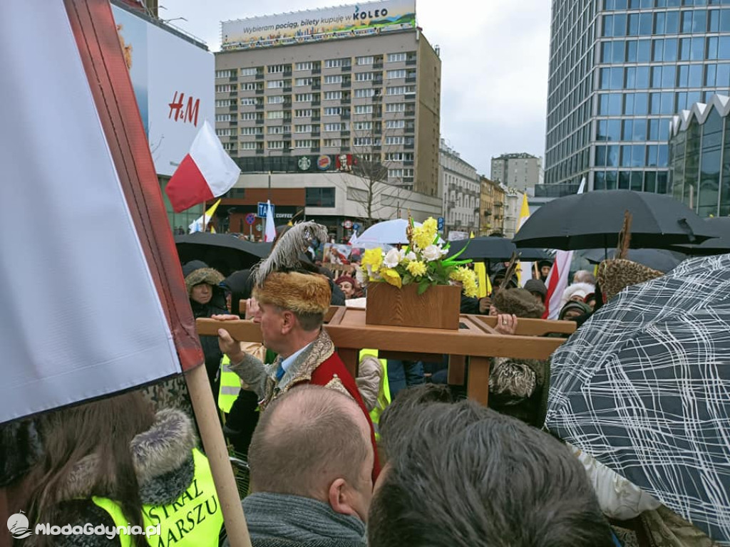 Marsz Papieski - 2 kwietnia 2023 Warszawa - Klub Gazety Polskiej Czarne