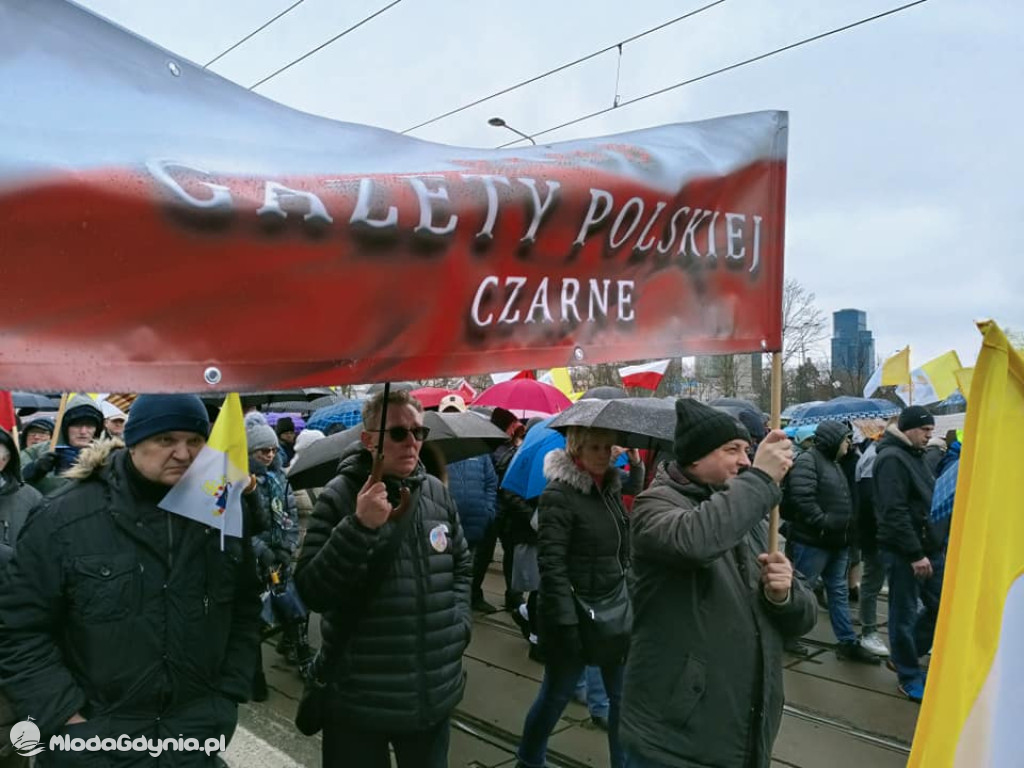 Marsz Papieski - 2 kwietnia 2023 Warszawa - Klub Gazety Polskiej Czarne
