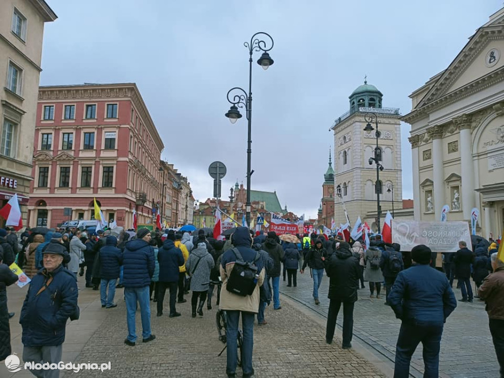 Marsz Papieski - 2 kwietnia 2023 Warszawa - Klub Gazety Polskiej Czarne
