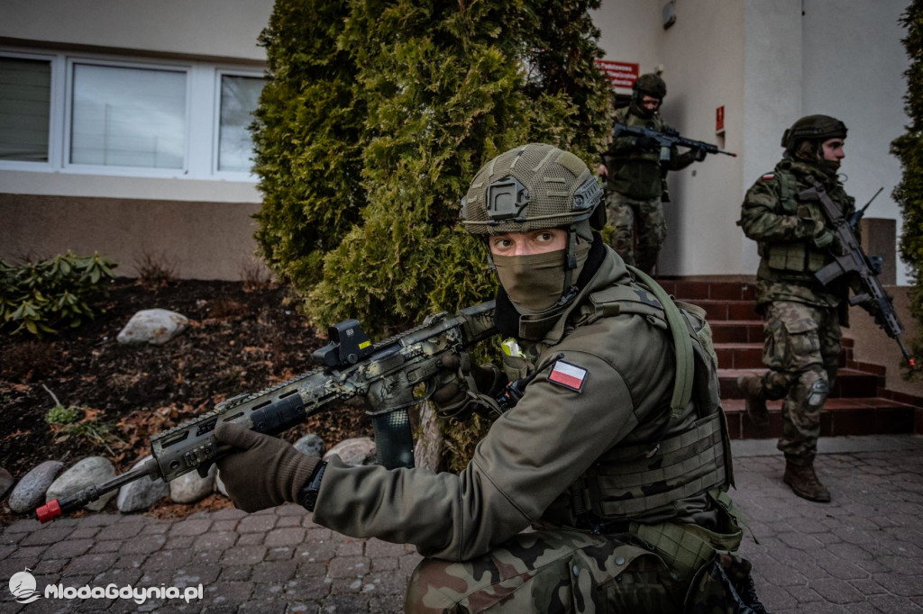 Pomorscy terytorialsi odbili szkołę z rąk dywersantów