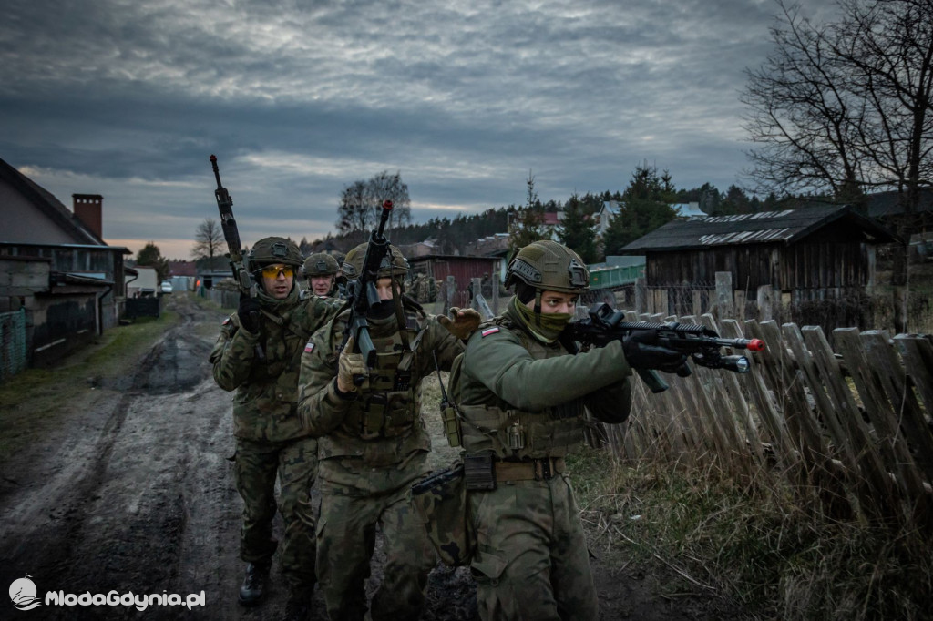 Pomorscy terytorialsi odbili szkołę z rąk dywersantów
