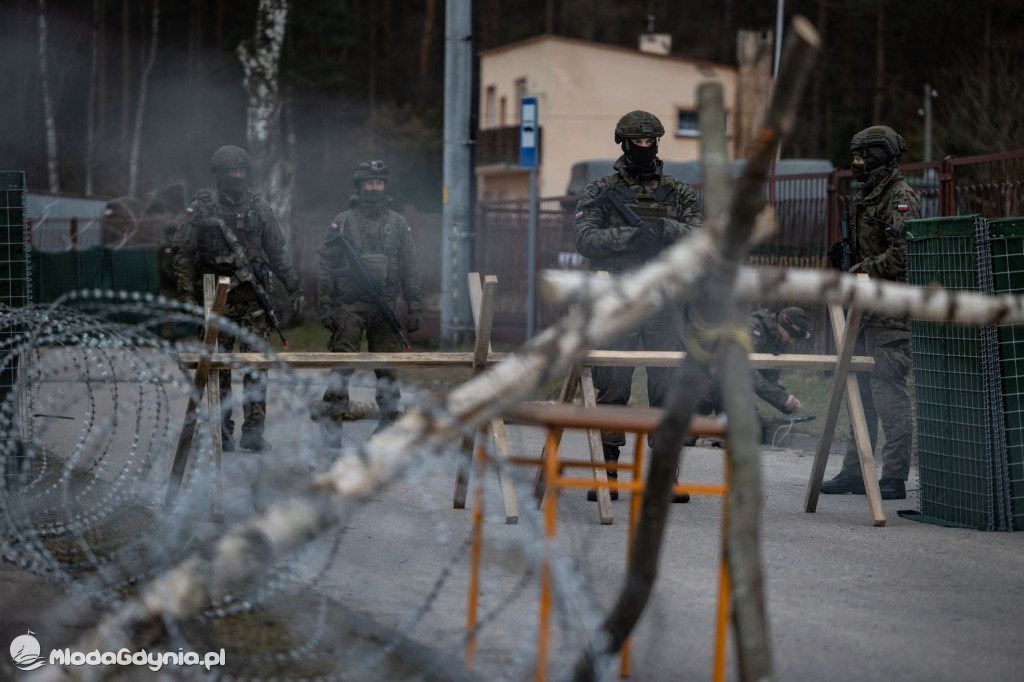 Pomorscy terytorialsi odbili szkołę z rąk dywersantów