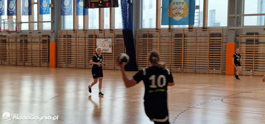 SPR AMW Gdynia - UKS Morski Sianów 28:33