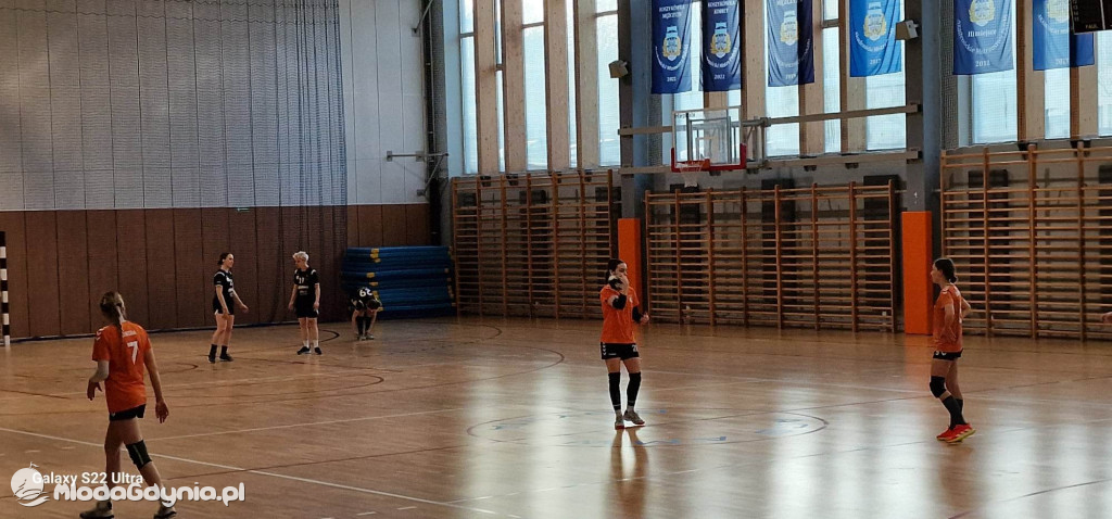 SPR AMW Gdynia - UKS Morski Sianów 28:33