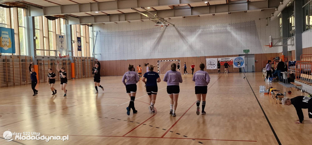 SPR AMW Gdynia - UKS Morski Sianów 28:33