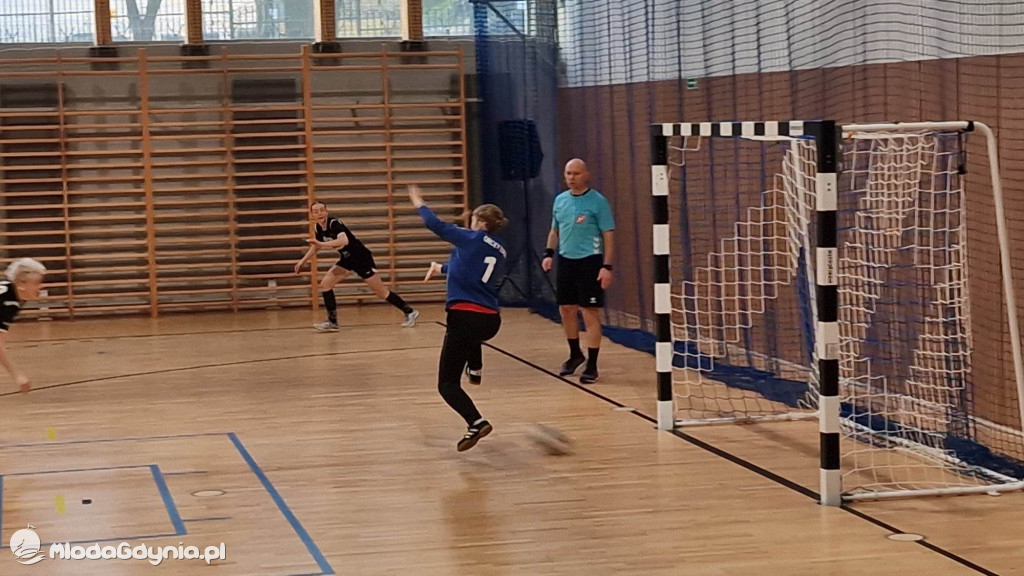 SPR AMW Gdynia - UKS Morski Sianów 28:33