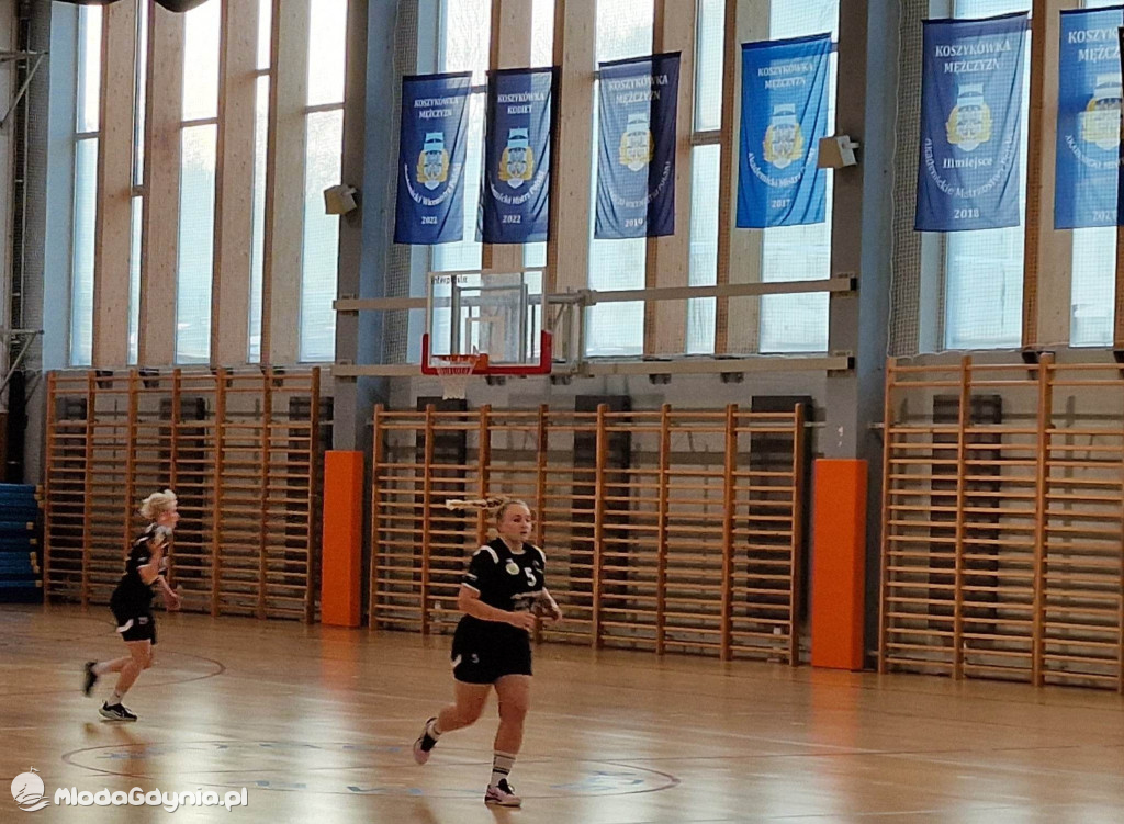 SPR AMW Gdynia - UKS Morski Sianów 28:33