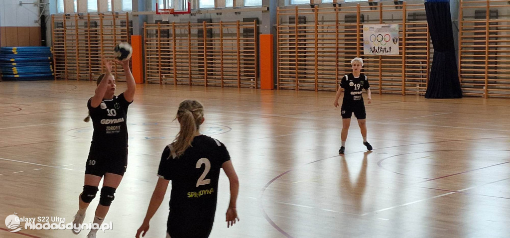 SPR AMW Gdynia - UKS Morski Sianów 28:33