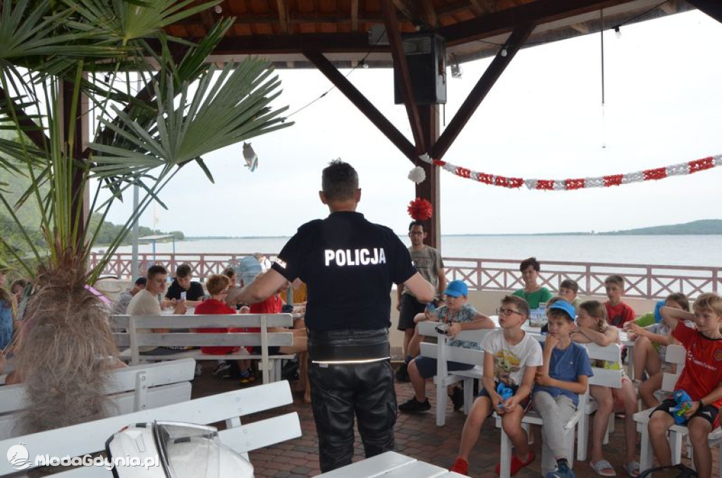 Wejherowo – Policjanci spotkali się z uczestnikami kolonii letnich w Nadolu na przystani