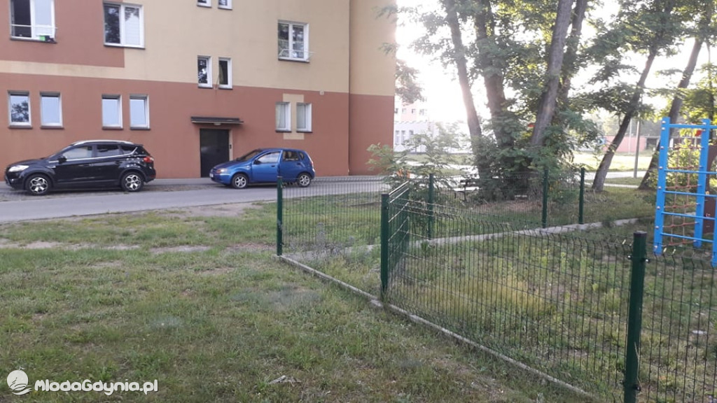 CZARNE -  zdewastowany plac zabaw