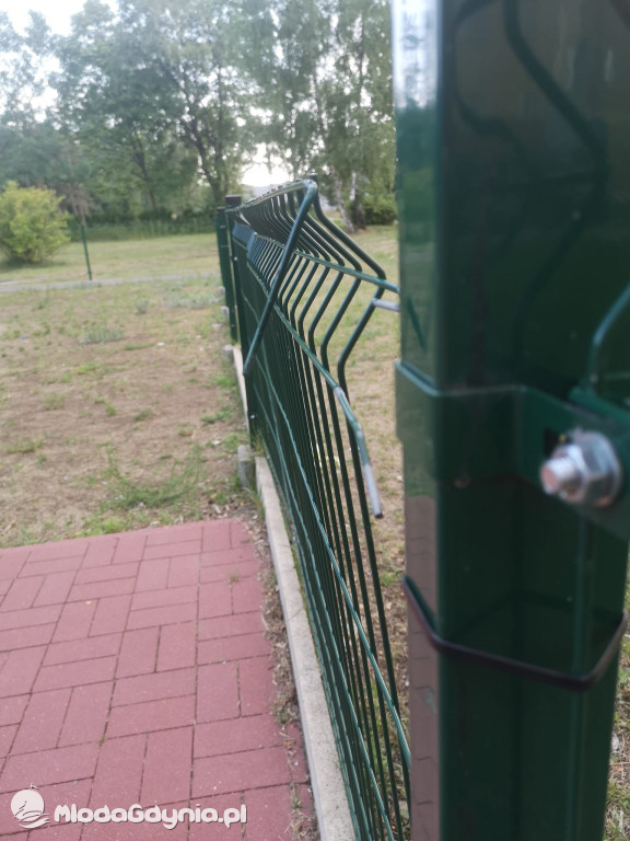CZARNE -  zdewastowany plac zabaw
