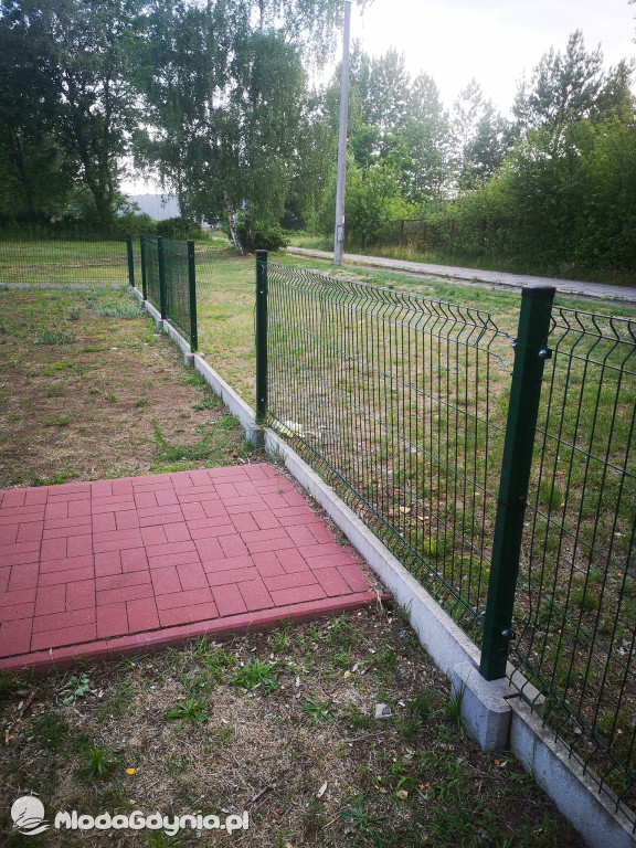 CZARNE -  zdewastowany plac zabaw
