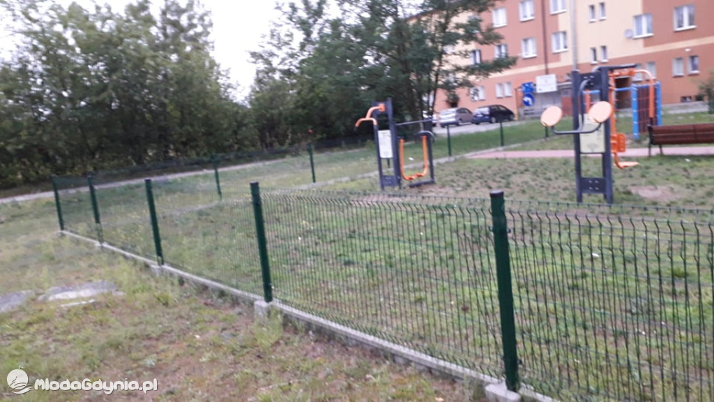 Czarne - naprawiony plac zabaw