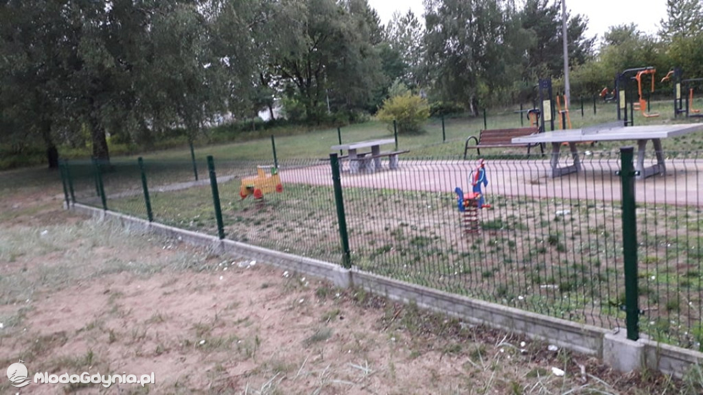 Czarne - naprawiony plac zabaw