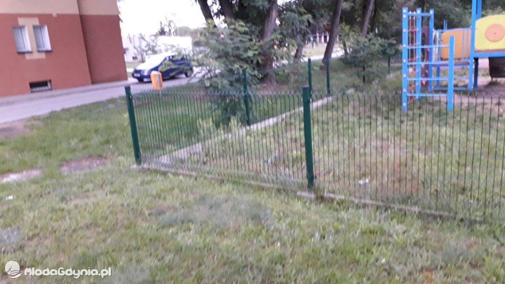 Czarne - naprawiony plac zabaw