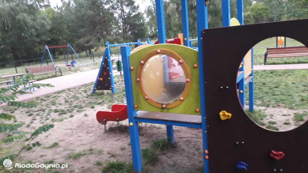 Czarne - naprawiony plac zabaw
