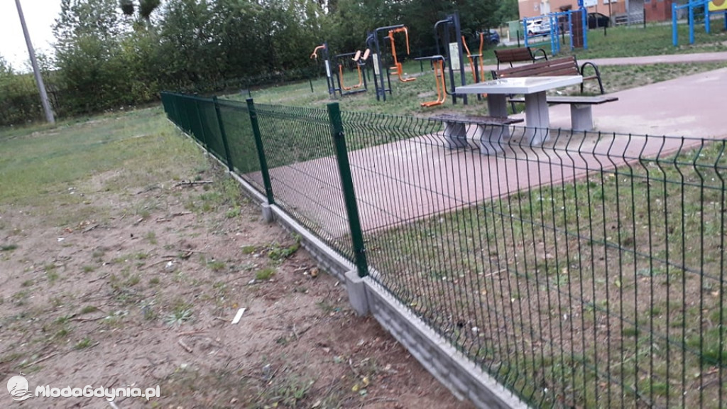 Czarne - naprawiony plac zabaw