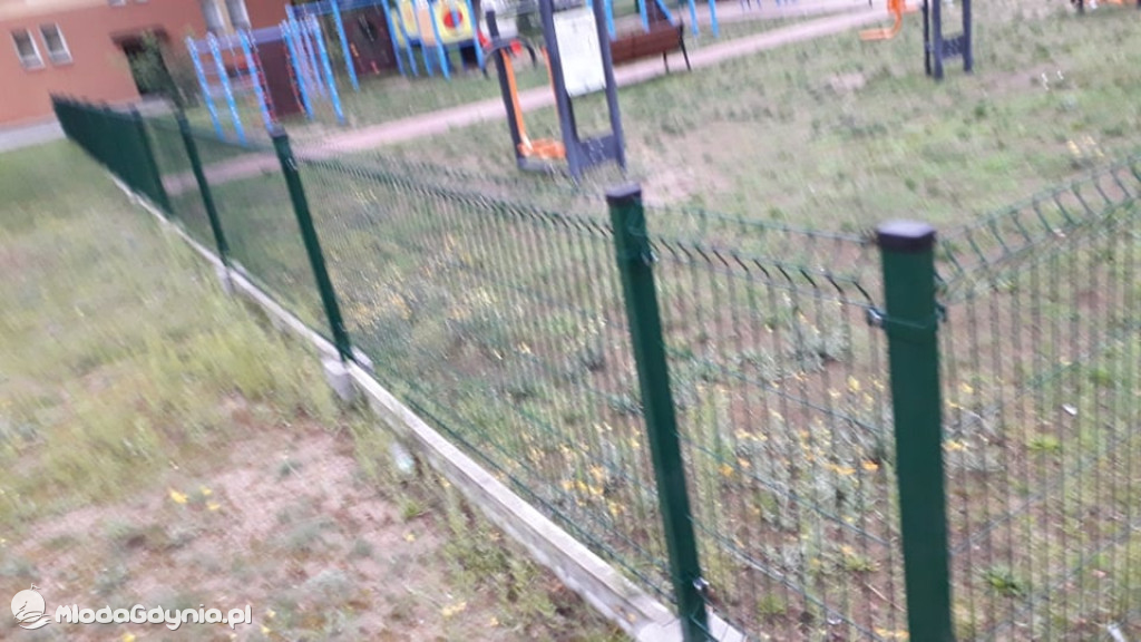 Czarne - naprawiony plac zabaw