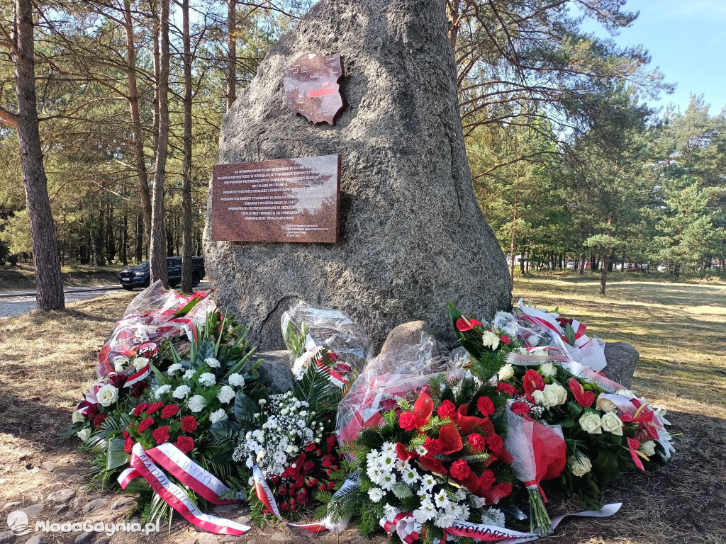 Czarne - Odsłonięcie tablicy pamiątkowej upamiętniającej osoby represjonowane w stanie wojennym