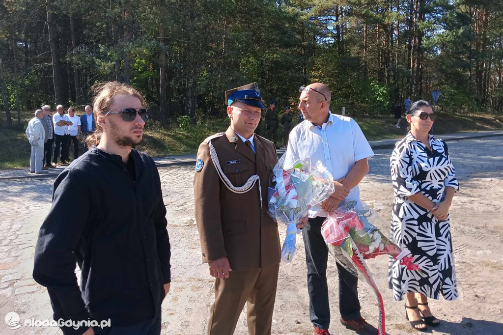 Czarne - Odsłonięcie tablicy pamiątkowej upamiętniającej osoby represjonowane w stanie wojennym