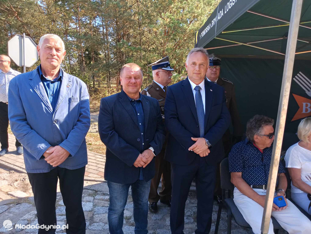 Czarne - Odsłonięcie tablicy pamiątkowej upamiętniającej osoby represjonowane w stanie wojennym