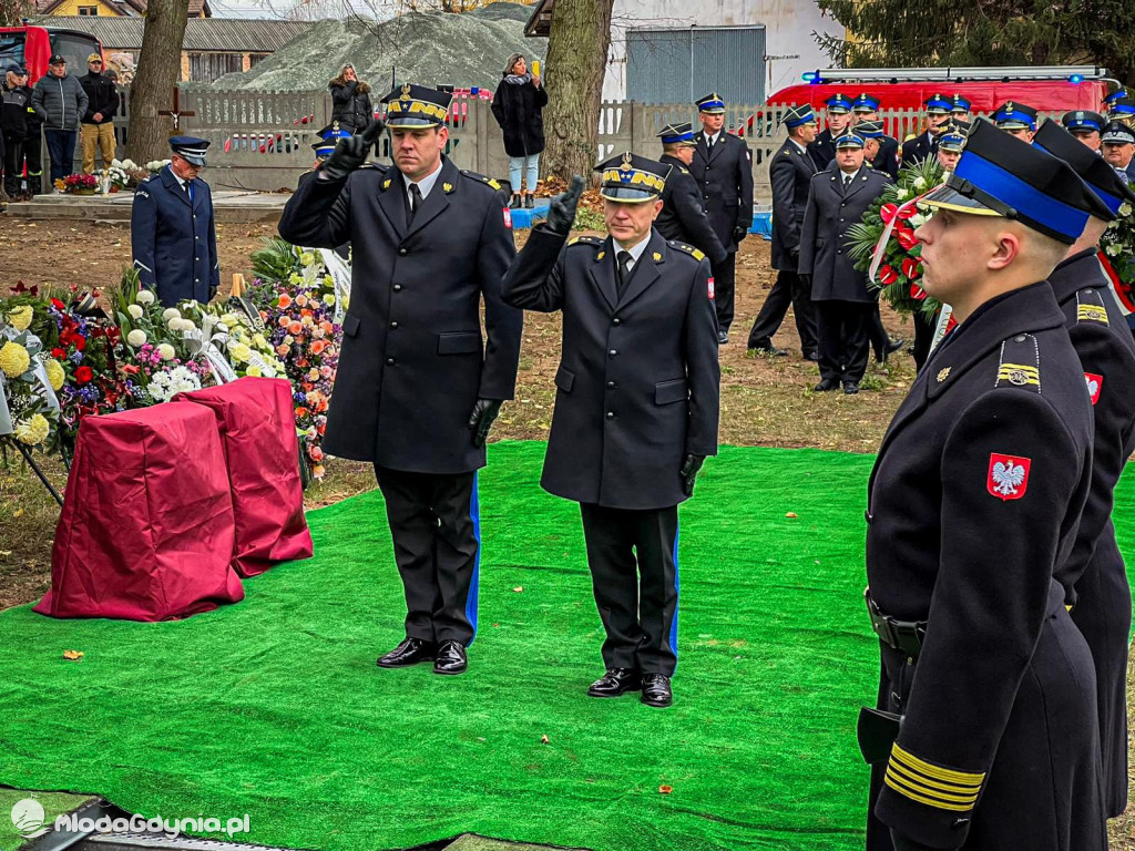 Pogrzeb st. sekc. Bartosza Błyskala - strażaka-nurka, który poszukiwała Grzegorz Borysa
