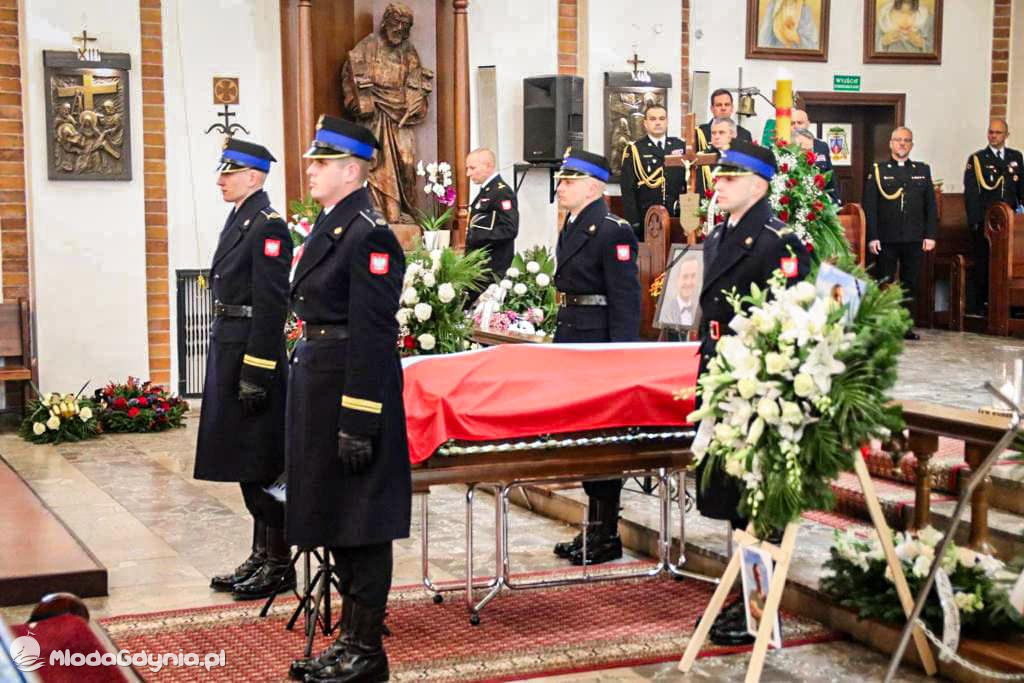 Pogrzeb st. sekc. Bartosza Błyskala - strażaka-nurka, który poszukiwała Grzegorz Borysa