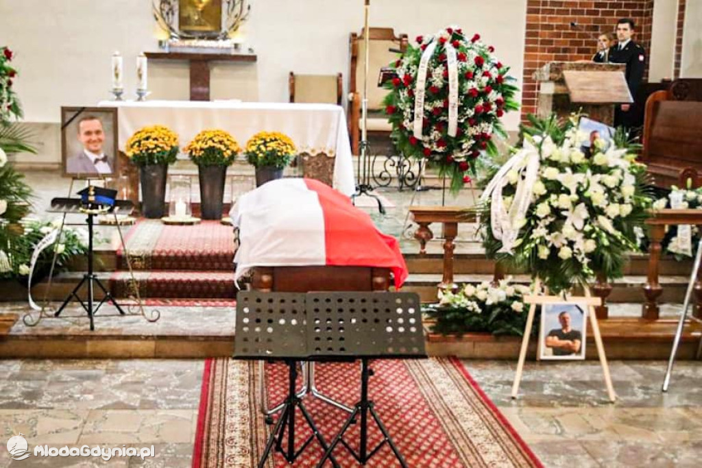 Pogrzeb st. sekc. Bartosza Błyskala - strażaka-nurka, który poszukiwała Grzegorz Borysa