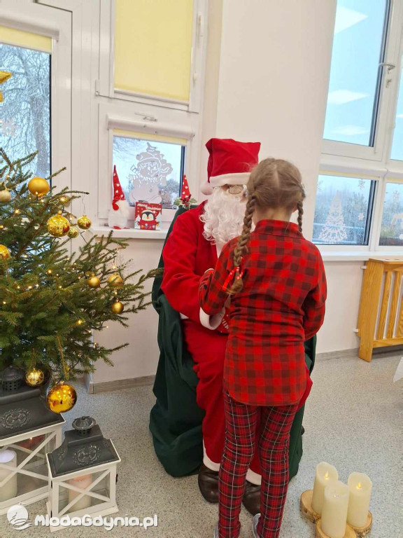 Mikołaj u przedszkolaków w Starkowie